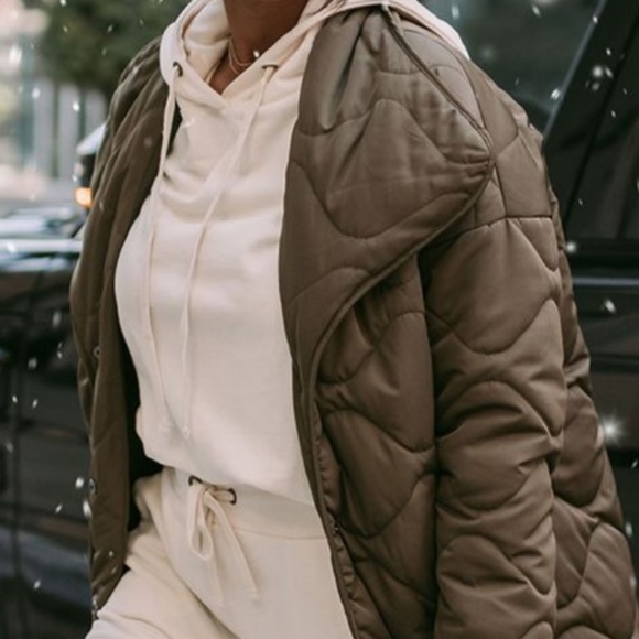 Olive Green Quilted Hooded Jacket with Front Pockets - Picture 4 of 4